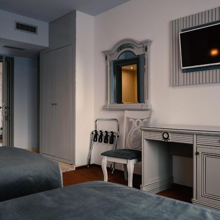 Hotel Eden Яш Екстериор снимка