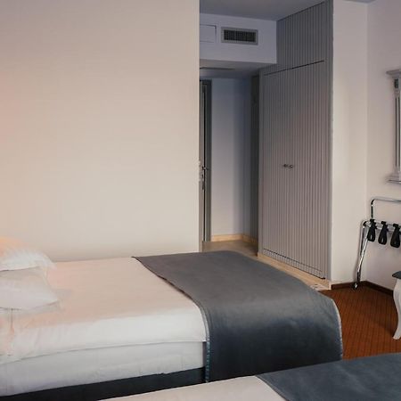 Hotel Eden Яш Екстериор снимка