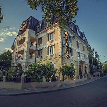 Hotel Eden Яш Екстериор снимка