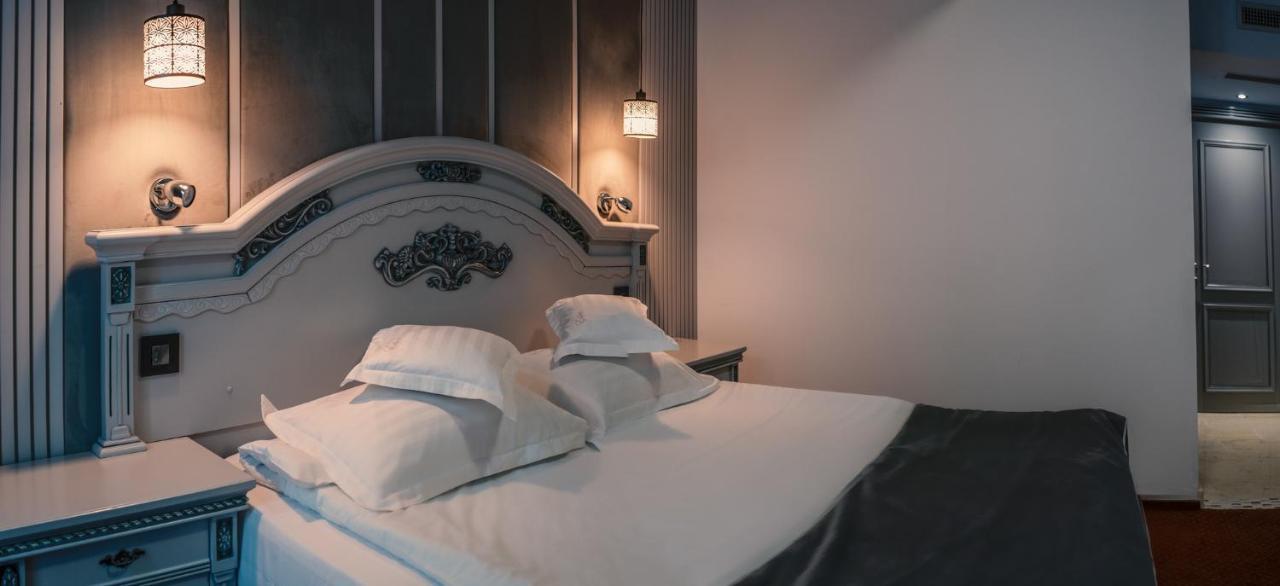 Hotel Eden Яш Екстериор снимка