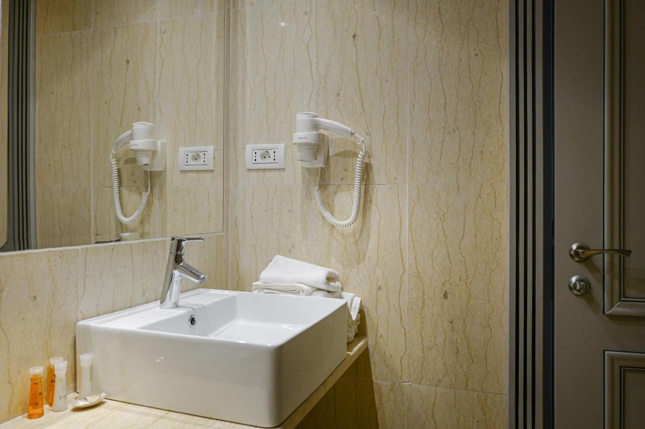 Hotel Eden Яш Екстериор снимка