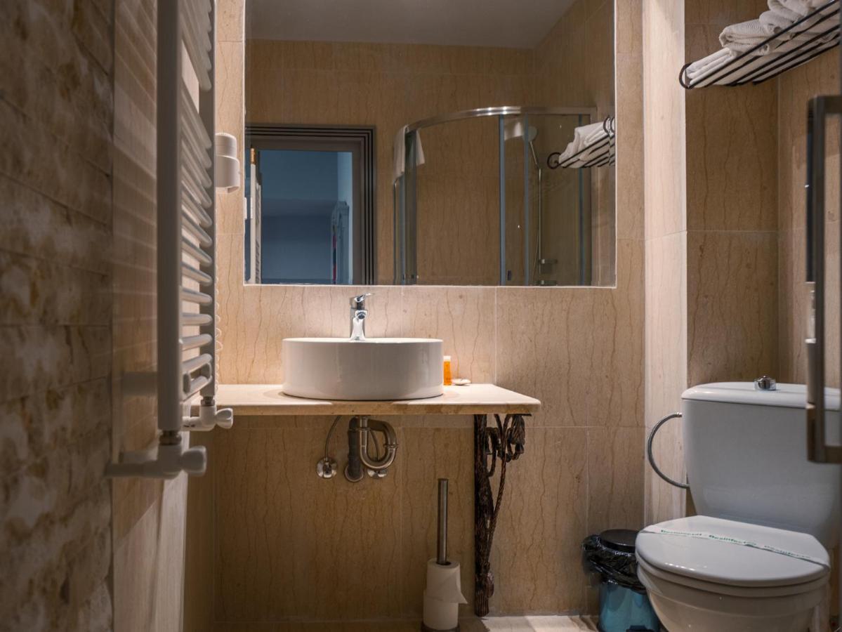 Hotel Eden Яш Екстериор снимка