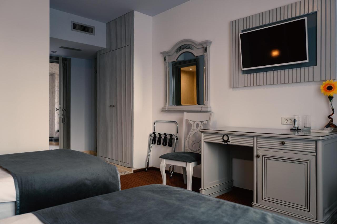 Hotel Eden Яш Екстериор снимка