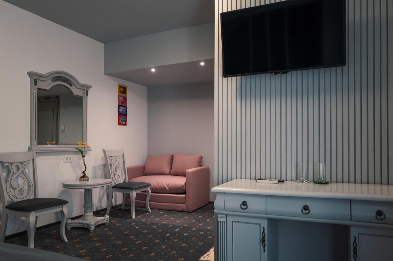 Hotel Eden Яш Екстериор снимка