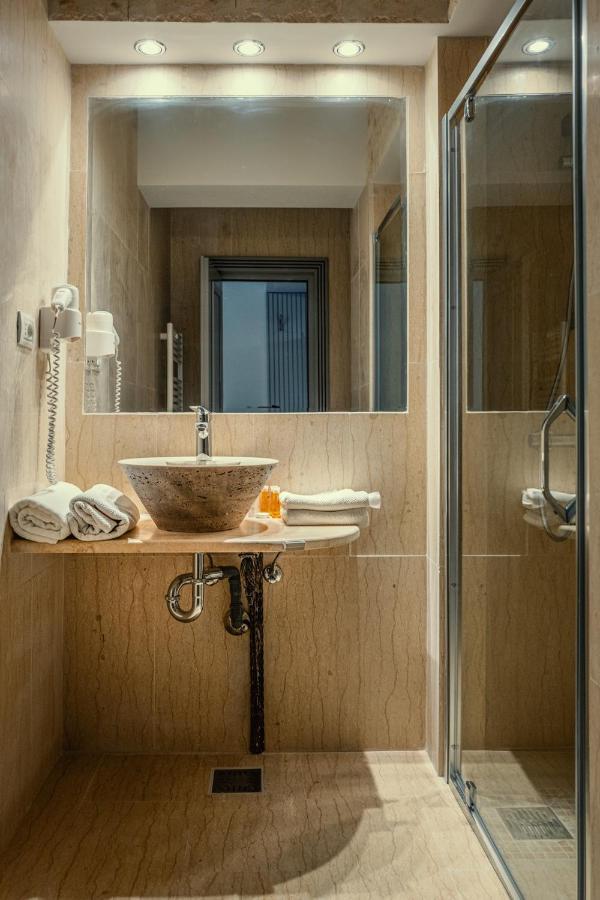 Hotel Eden Яш Екстериор снимка
