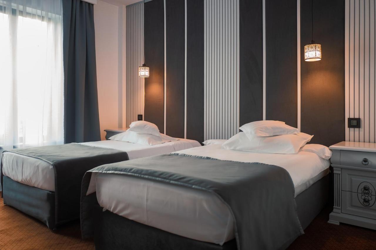 Hotel Eden Яш Екстериор снимка