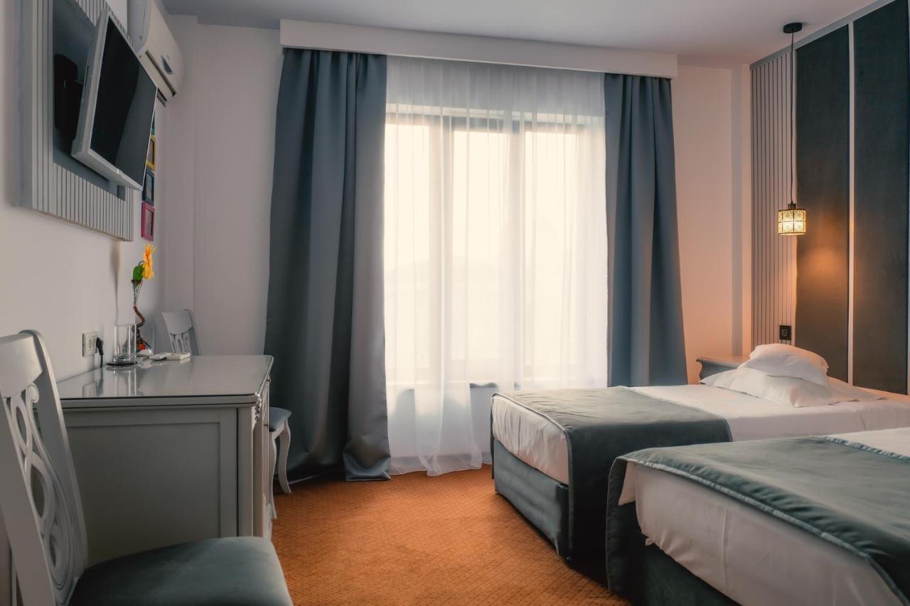 Hotel Eden Яш Екстериор снимка