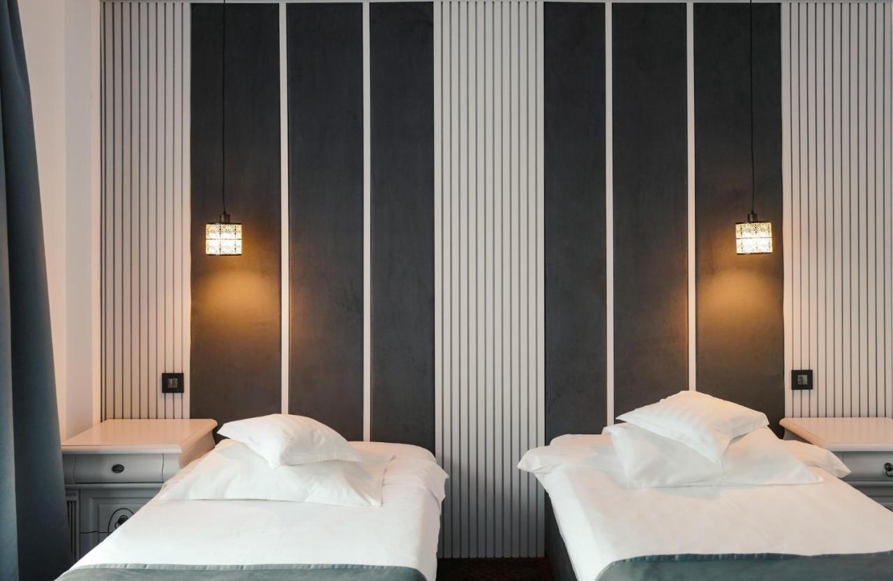 Hotel Eden Яш Екстериор снимка