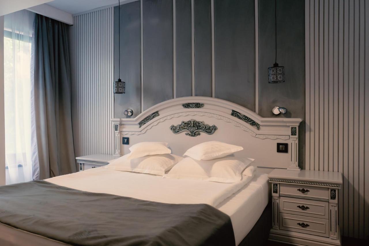 Hotel Eden Яш Екстериор снимка