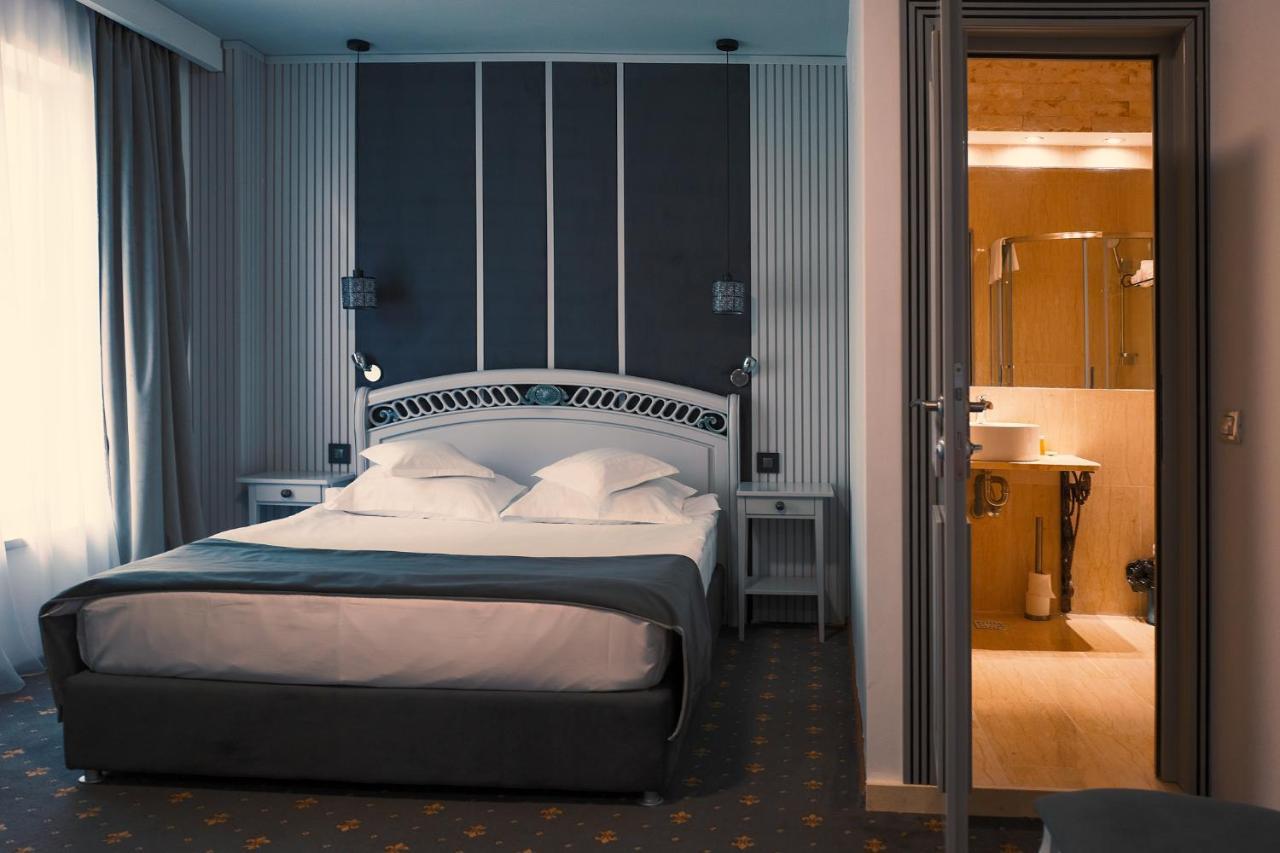 Hotel Eden Яш Екстериор снимка