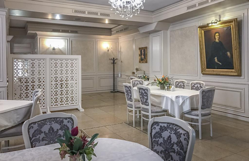 Hotel Eden Яш Екстериор снимка