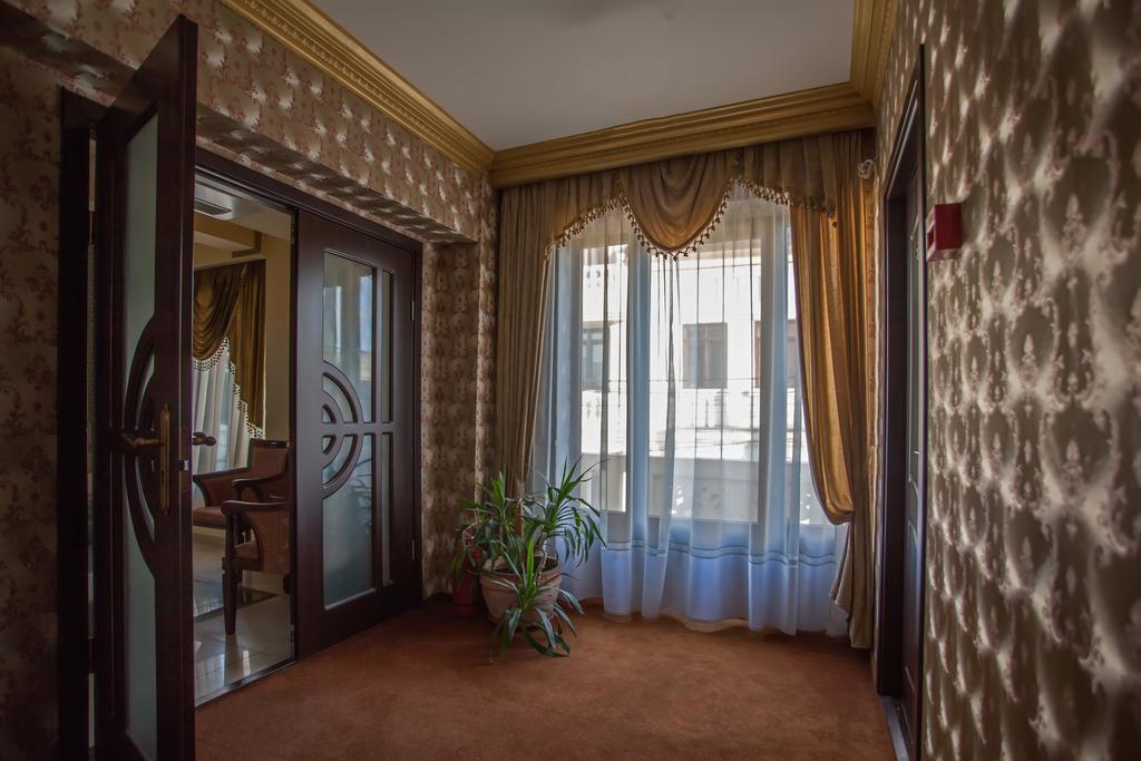 Hotel Eden Яш Екстериор снимка