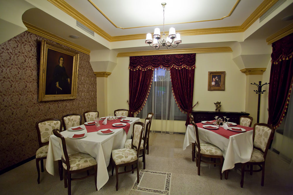 Hotel Eden Яш Екстериор снимка