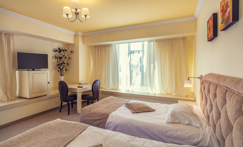 Hotel Eden Яш Екстериор снимка