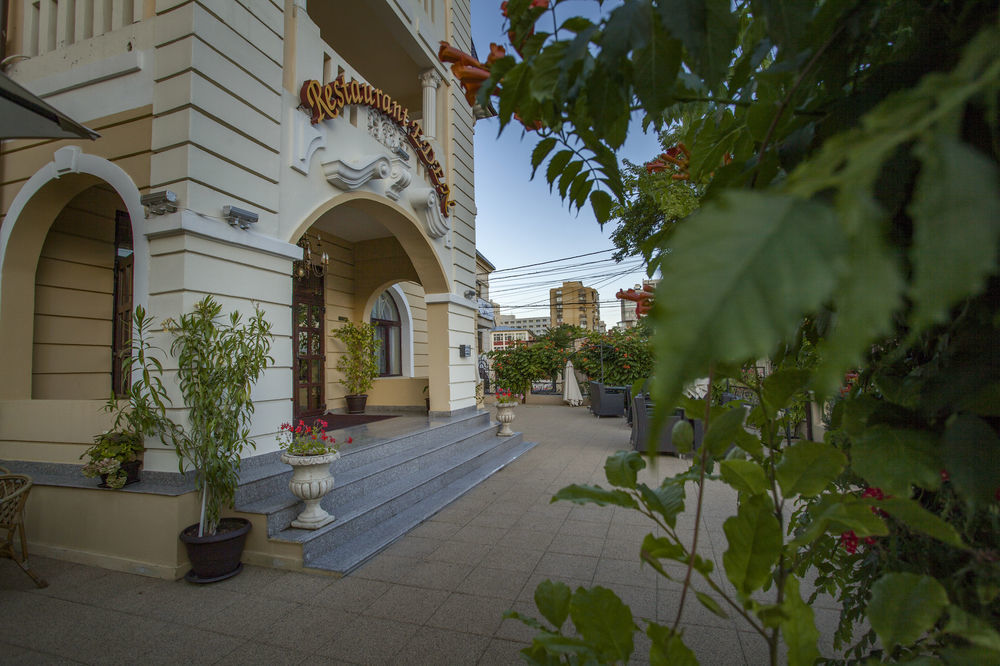 Hotel Eden Яш Екстериор снимка