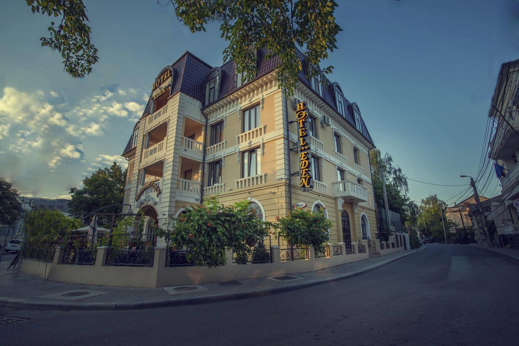 Hotel Eden Яш Екстериор снимка